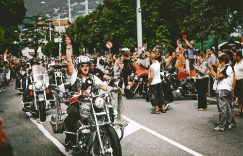 rouler en groupe à moto